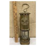 E. Thomas & Williams brass Cambrian lamp