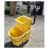 Rubbermaid mop bucket