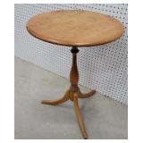 "American Maple" Round stand