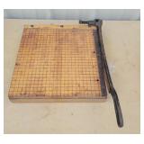 Paper cutter