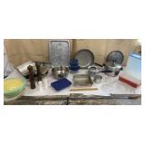 Big box of misc kitchen cookware/baking/storing