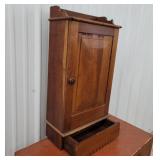 Early 1 door 1 drawer hanging cabinet 16"8"32"