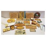 Lot of wooden plaques with sayings
