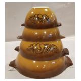 Set of 4 Pyrex bowls - 1 is chipped