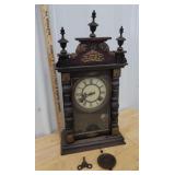 Mantle clock with key and pendulum