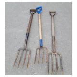 3 pitch forks
