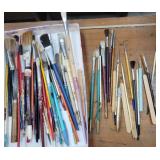 Box artist brushes