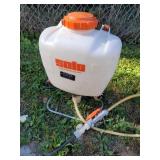 Backpack pump sprayer