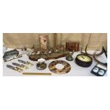 Box of deer/hunting related items - the hanging