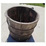 Wood water bucket