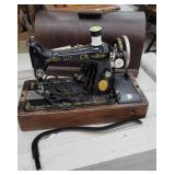 Singer sewing machine w/key & built-in oil can