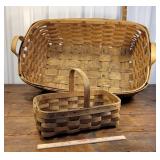2 baskets - Early laundry & clothespins