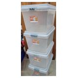 4 72qt Hefty plastic bins