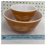 Pyrex, set a 2 wheat nesting bowls. 401 & 403