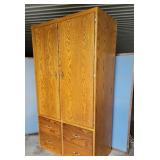 NICE 1979 Custom oak cupboard 49"26"87"  2door-4dr