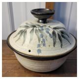 Really nice pottery Bundt cake baker?? W/lid
