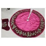 Tree skirt with stocking