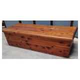 Cedar chest 48"18"13" - Great for foot of bed