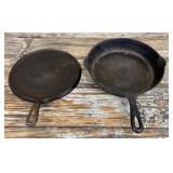 Griswold 9" cast iron griddle & pan