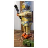 Schylling tin robot