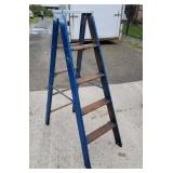 4ft wooden step ladder