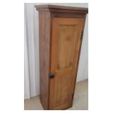 Small 1 door cupboard 14"11"41"