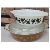 2 Pyrex casseroles