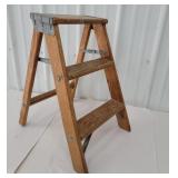 Wood step ladder