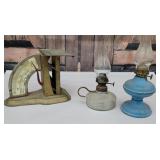 Postal scales & 2 mini oil lamps