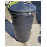 Rubbermaid garbage can