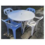 Tin table, 4 plastic chairs