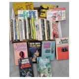 Box vintage Agatha Christie paperback books