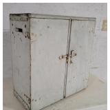 Tabletop cupboard 22"11"24"