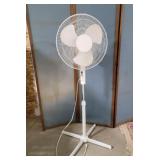 Stand up oscillating fan