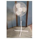 Oscillating floor fan