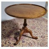 Queen Anne round parlor table 28"28"t