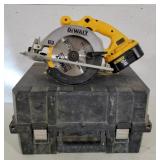 DeWalt 18 volt 6 and 1/2 in circular saw