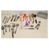 Mixed kitchen utensils, etc