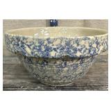 Roseville spongeware bowl - chipped