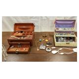 Surprise jewelry boxes of jewelry, necklaces,