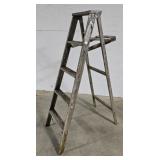 Wood step ladder
