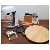 Kitchen Lot, Bread knife, cast Iron Pan, ice tea