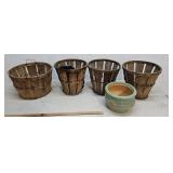 4 baskets, planter