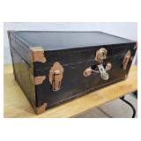 Foot locker with tray 17"31"13"