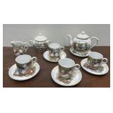 Childrenï¿½s tea set Royal Bayreuth Sunbonnet