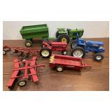 Box of vintage farm toys - Tonka, International,