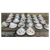 Box of misc cups & saucers
