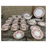 Partial set Royal Albert ï¿½Serenaï¿½ china