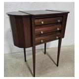 Martha Washington sewing stand 28 "15"29"