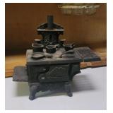 Cast iron Old mountain miniature cook stove